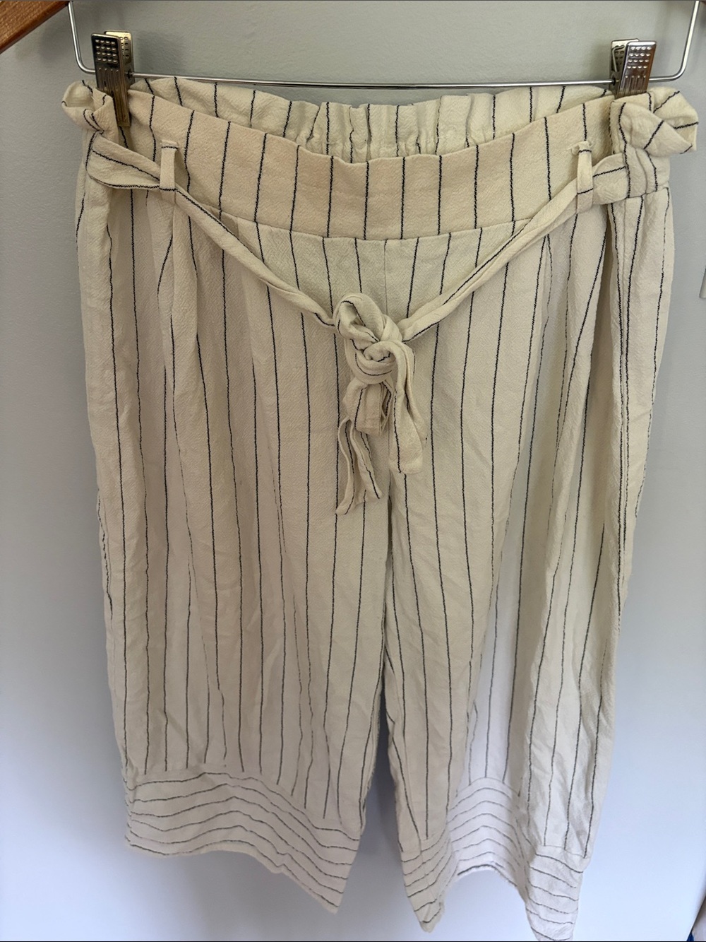 URBAN Romantics Cream Striped Tie-Waist Capris